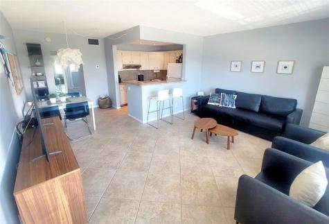 3200 NE 7th Court Pompano Beach FL 33062