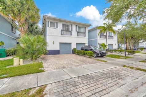 1427 NW 34th Way Fort Lauderdale FL 33311