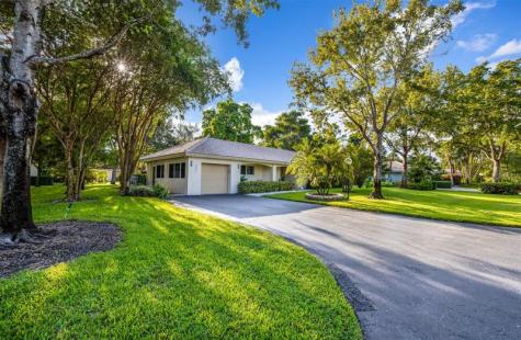 902 Cypress Grove Drive Pompano Beach FL 33069