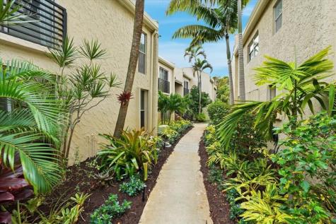 5218 NE 6th Avenue Oakland Park FL 33334