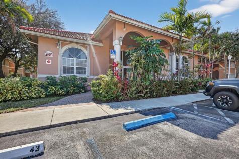 3261 Sabal Palm Manor Davie FL 33024
