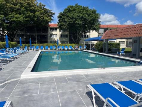 9410 N Hollybrook Lake Drive Pembroke Pines FL 33025