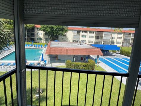 9410 N Hollybrook Lake Drive Pembroke Pines FL 33025