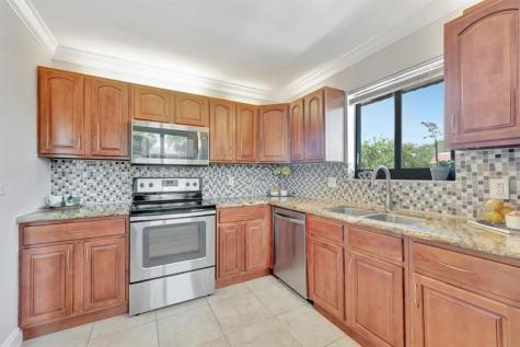334 Lakeview Drive Weston FL 33326