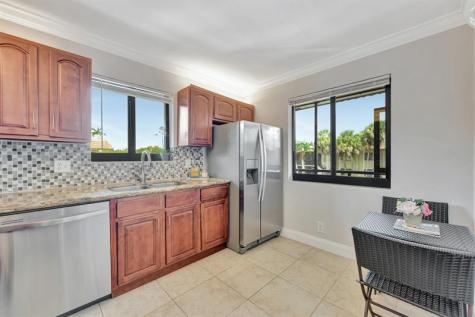 334 Lakeview Drive Weston FL 33326