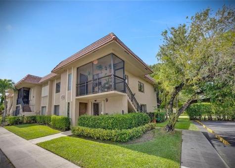334 Lakeview Drive Weston FL 33326