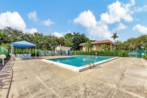334 Lakeview Drive Weston FL 33326