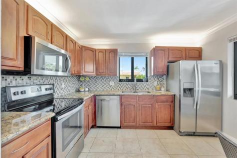 334 Lakeview Drive Weston FL 33326