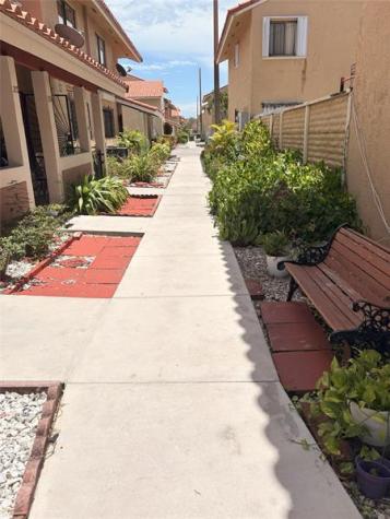 2760 W 62nd Place Hialeah FL 33016