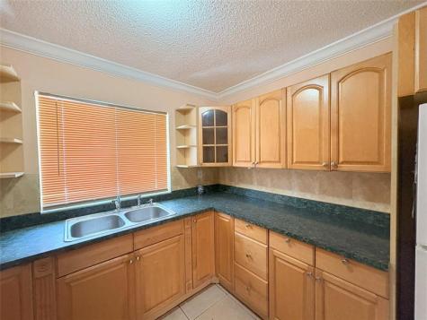 2760 W 62nd Place Hialeah FL 33016