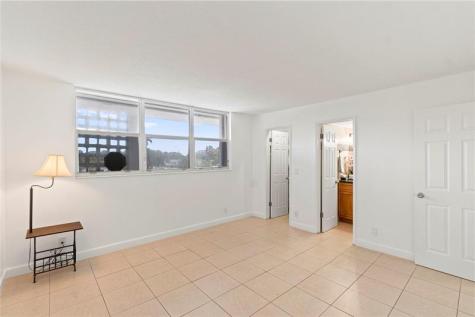1040 SE 4th Avenue Deerfield Beach FL 33441
