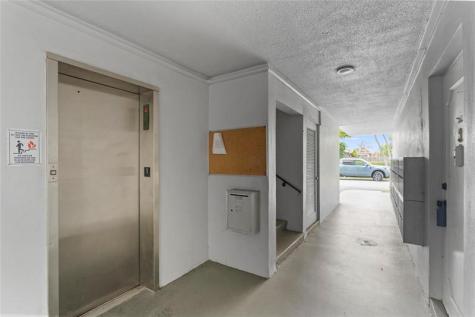 1040 SE 4th Avenue Deerfield Beach FL 33441