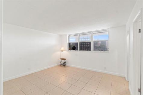 1040 SE 4th Avenue Deerfield Beach FL 33441