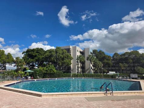 1001 Colony Point Circle Pembroke Pines FL 33026