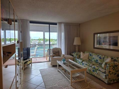 1001 Colony Point Circle Pembroke Pines FL 33026