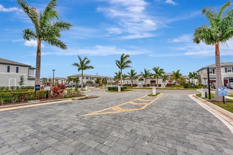 4668 NW 120th Way Coral Springs FL 33076