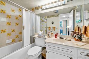 9511 N Hollybrook Lake Drive Pembroke Pines FL 33025