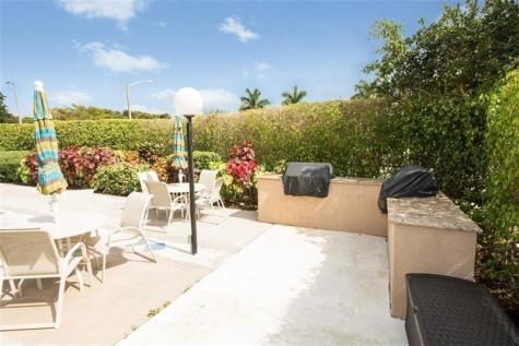 625 Oaks Drive Pompano Beach FL 33069