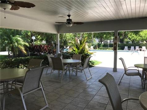 625 Oaks Drive Pompano Beach FL 33069