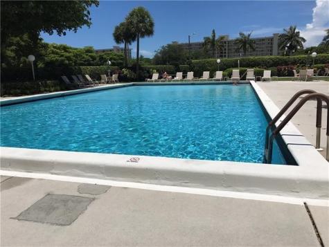 625 Oaks Drive Pompano Beach FL 33069