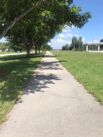 625 Oaks Drive Pompano Beach FL 33069