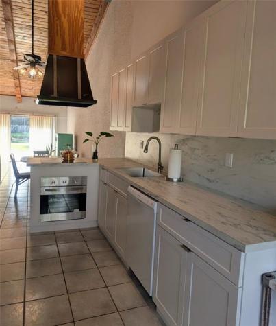 11180 Redwood Pembroke Pines FL 33026