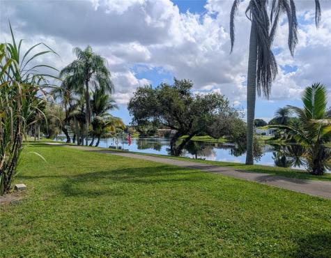 11180 Redwood Pembroke Pines FL 33026