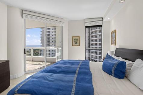 21150 Point Place Miami FL 33180