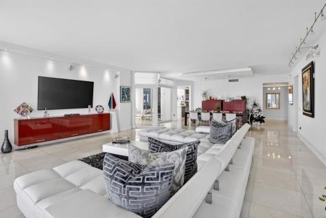 21150 Point Place Miami FL 33180