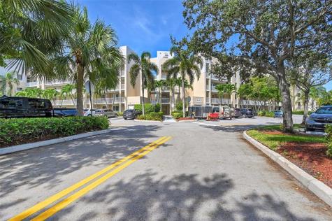 2541 N Nob Hill Road Sunrise FL 33322