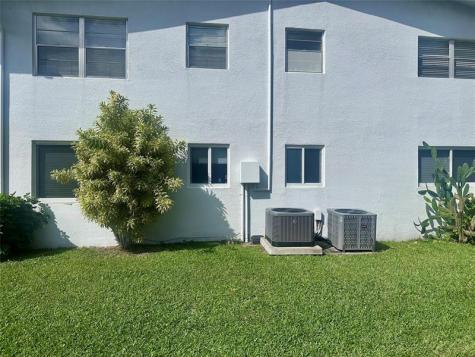 378 Durham L Deerfield Beach FL 33442