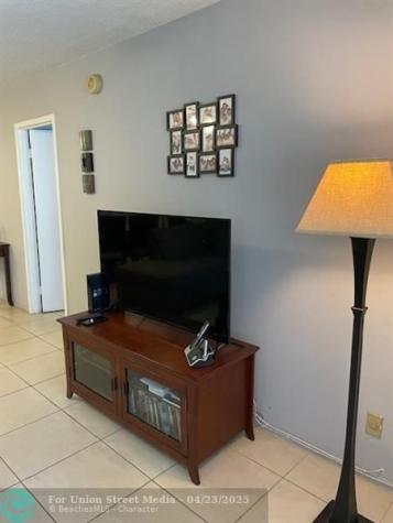 2649 NW 48th Terrace Lauderdale Lakes FL 33313