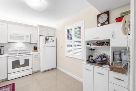 3800 Oaks Clubhouse Drive Pompano Beach FL 33069