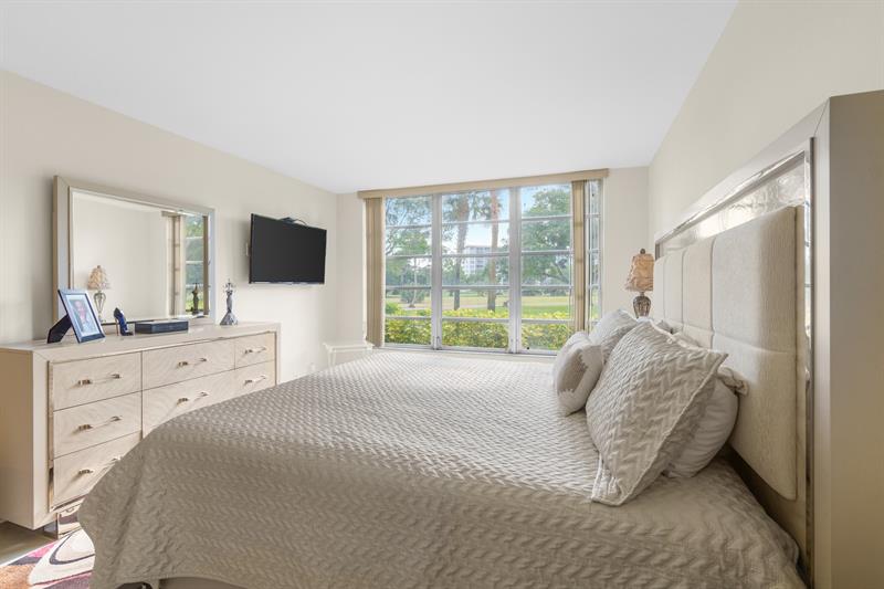 3800 Oaks Clubhouse Drive Pompano Beach FL 33069