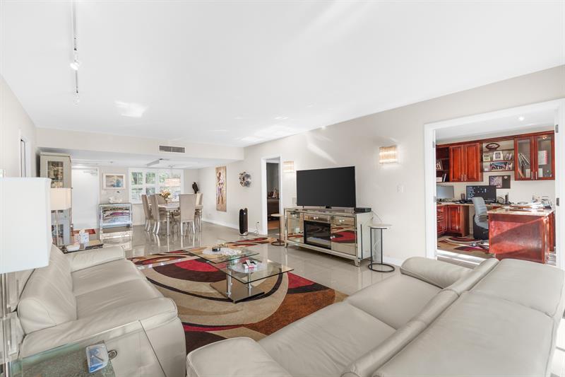 3800 Oaks Clubhouse Drive Pompano Beach FL 33069