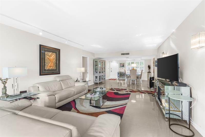 3800 Oaks Clubhouse Drive Pompano Beach FL 33069