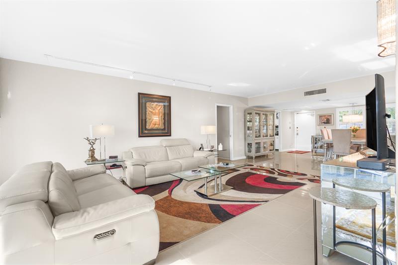 3800 Oaks Clubhouse Drive Pompano Beach FL 33069