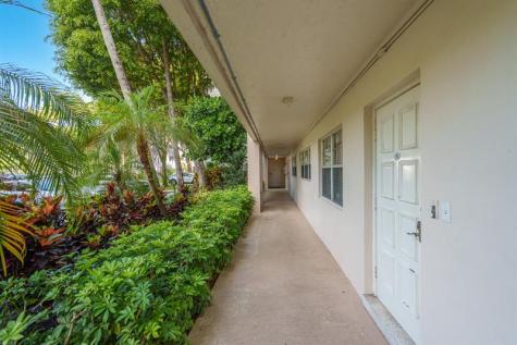 3800 Oaks Clubhouse Drive Pompano Beach FL 33069