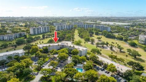 3800 Oaks Clubhouse Drive Pompano Beach FL 33069