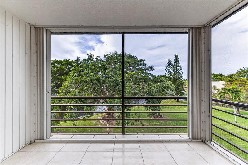 112 Royal Park Drive Oakland Park FL 33309