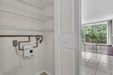 112 Royal Park Drive Oakland Park FL 33309