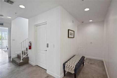 347 Oak Street Hollywood FL 33019