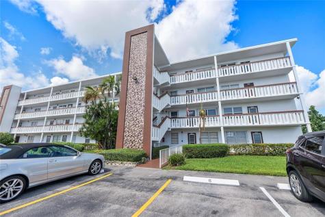 1052 Harwood Deerfield Beach FL 33442