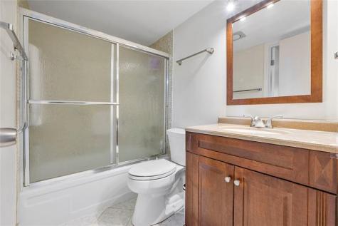 1052 Harwood Deerfield Beach FL 33442