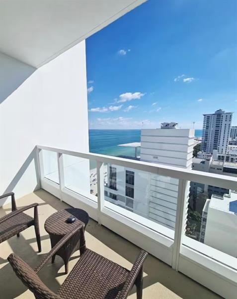 4391 Collins Avenue Miami Beach FL 33140