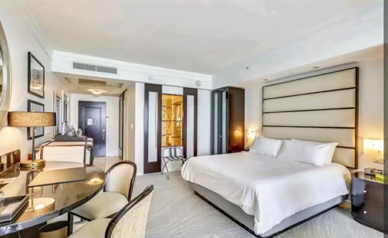 4391 Collins Avenue Miami Beach FL 33140