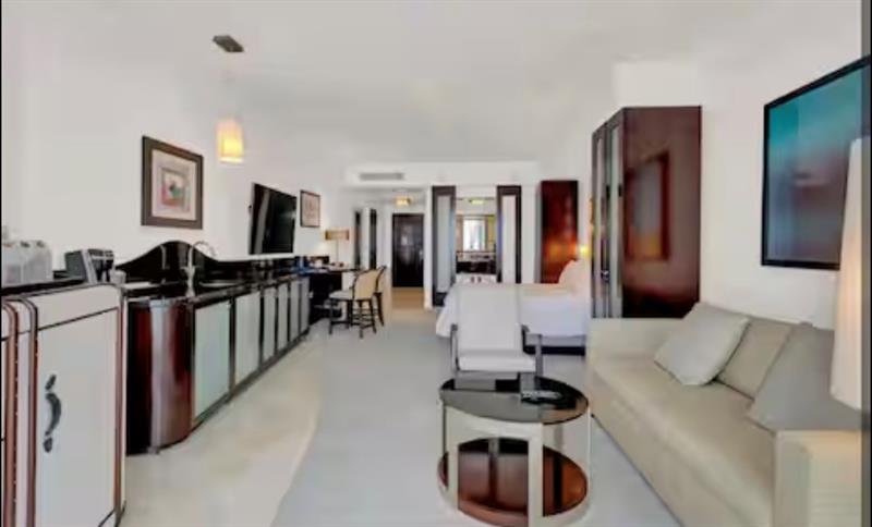 4391 Collins Avenue Miami Beach FL 33140