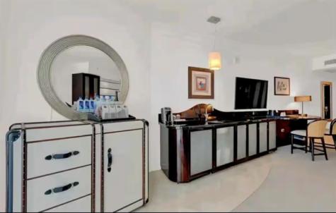 4391 Collins Avenue Miami Beach FL 33140
