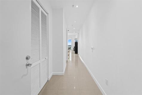185 SW 7th Street Miami FL 33130