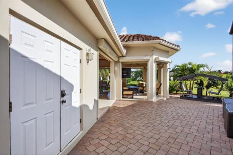 391 Sundial Circle Pompano Beach FL 33068